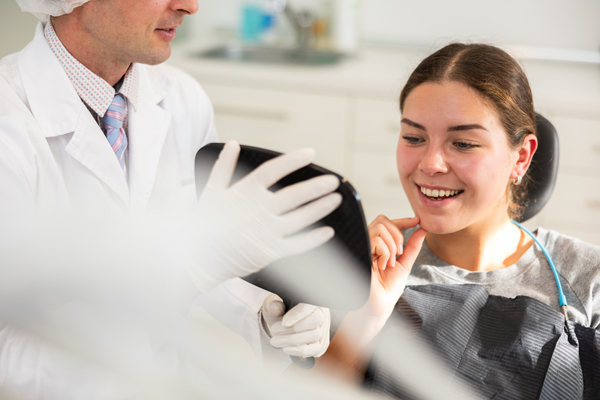 Broken Tooth Emergency Guide: What To Do Now And How Dentists Repair It