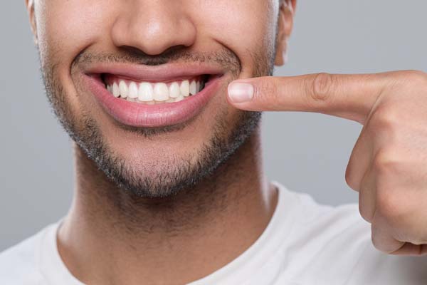 Options For A Smile Makeover For Stained Teeth